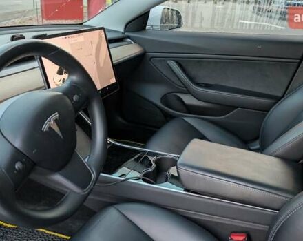 Білий Тесла Модель 3, об'ємом двигуна 0 л та пробігом 143 тис. км за 16700 $, фото 10 на Automoto.ua