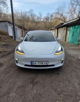 Білий Тесла Модель 3, об'ємом двигуна 0 л та пробігом 160 тис. км за 17000 $, фото 11 на Automoto.ua