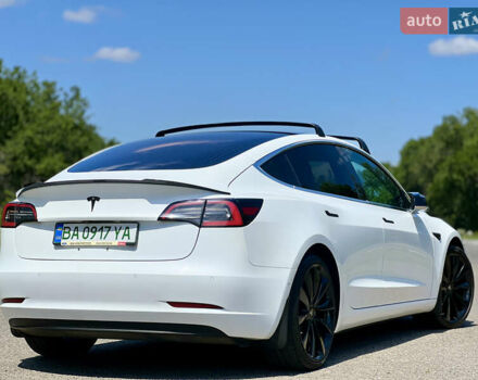Тесла Модель 3 2018 у Александрие на Automoto.ua Білий Тесла Модель 3, об'ємом двигуна 0 л та пробігом 160 тис. км за 18600 $, фото 3 на Automoto.ua