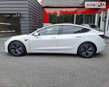 Белый Тесла Модель 3, объемом двигателя 0 л и пробегом 75 тыс. км за 16900 $, фото 6 на Automoto.ua