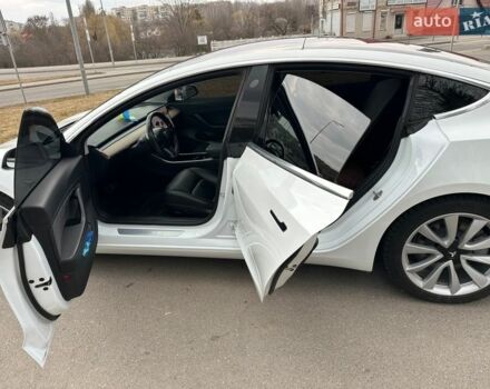 Білий Тесла Модель 3, об'ємом двигуна 0 л та пробігом 131 тис. км за 16400 $, фото 10 на Automoto.ua