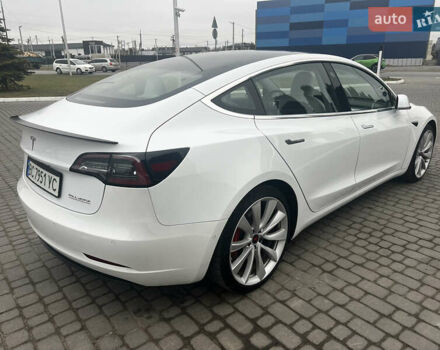 Белый Тесла Модель 3, объемом двигателя 0 л и пробегом 85 тыс. км за 19399 $, фото 8 на Automoto.ua