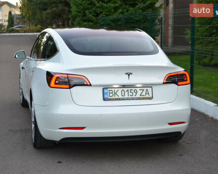 Белый Тесла Модель 3, объемом двигателя 0 л и пробегом 120 тыс. км за 17800 $, фото 5 на Automoto.ua