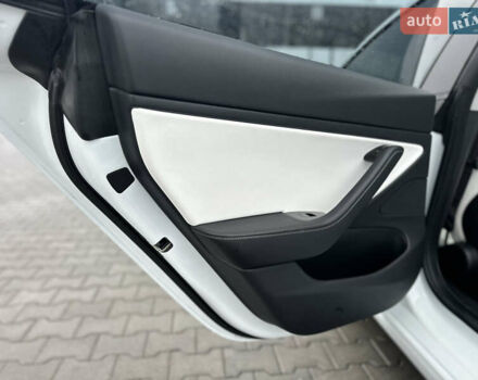 Білий Тесла Модель 3, об'ємом двигуна 0 л та пробігом 118 тис. км за 14999 $, фото 78 на Automoto.ua