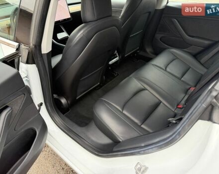 Белый Тесла Модель 3, объемом двигателя 0 л и пробегом 93 тыс. км за 15800 $, фото 11 на Automoto.ua