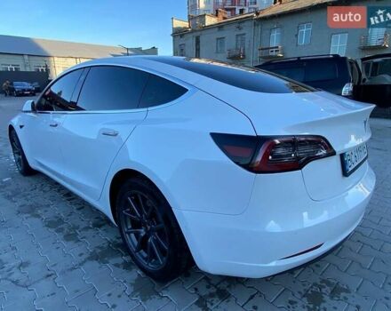 Белый Тесла Модель 3, объемом двигателя 0 л и пробегом 80 тыс. км за 17500 $, фото 5 на Automoto.ua