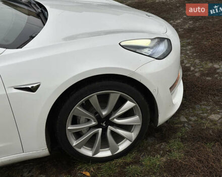 Белый Тесла Модель 3, объемом двигателя 0 л и пробегом 202 тыс. км за 13900 $, фото 10 на Automoto.ua