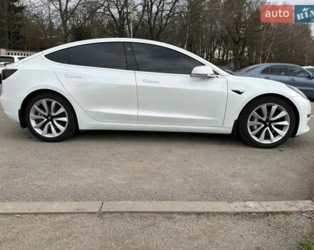 Білий Тесла Модель 3, об'ємом двигуна 0 л та пробігом 131 тис. км за 16400 $, фото 17 на Automoto.ua