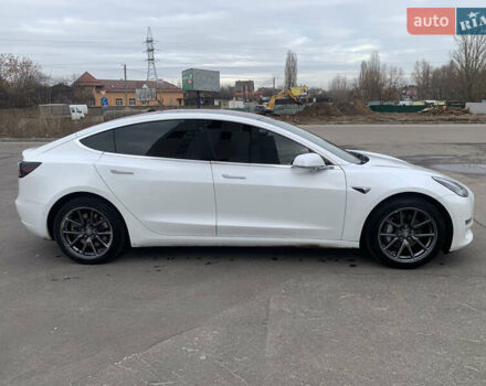 Тесла Модель 3 2018 у Києві на Automoto.ua Білий Тесла Модель 3, об'ємом двигуна 0 л та пробігом 65 тис. км за 15300 $, фото 6 на Automoto.ua
