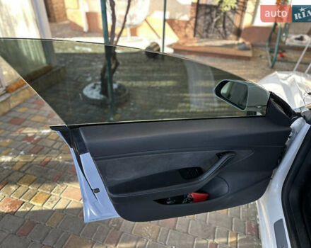 Белый Тесла Модель 3, объемом двигателя 0 л и пробегом 91 тыс. км за 17000 $, фото 1 на Automoto.ua