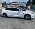 Білий Тесла Модель 3, об'ємом двигуна 0 л та пробігом 170 тис. км за 17400 $, фото 2 на Automoto.ua