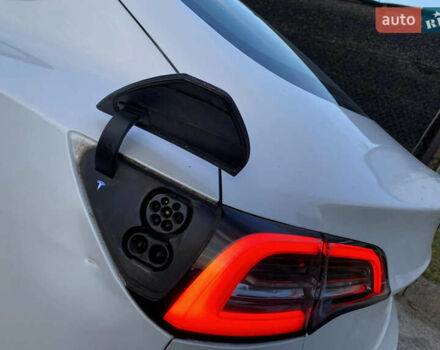 Белый Тесла Модель 3, объемом двигателя 0 л и пробегом 81 тыс. км за 15500 $, фото 12 на Automoto.ua