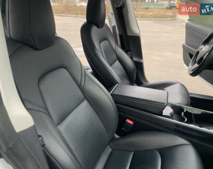 Тесла Модель 3 2018 у Києві на Automoto.ua Білий Тесла Модель 3, об'ємом двигуна 0 л та пробігом 65 тис. км за 15300 $, фото 26 на Automoto.ua
