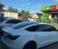 Білий Тесла Модель 3, об'ємом двигуна 0 л та пробігом 125 тис. км за 17000 $, фото 2 на Automoto.ua