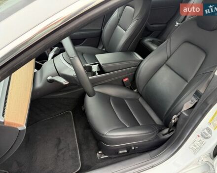 Белый Тесла Модель 3, объемом двигателя 0 л и пробегом 93 тыс. км за 15800 $, фото 10 на Automoto.ua