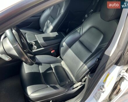 Білий Тесла Модель 3, об'ємом двигуна 0 л та пробігом 126 тис. км за 15500 $, фото 22 на Automoto.ua
