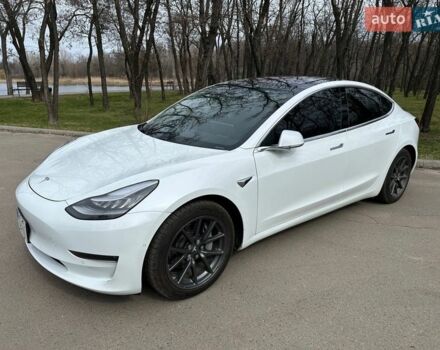 Білий Тесла Модель 3, об'ємом двигуна 0 л та пробігом 67 тис. км за 18500 $, фото 3 на Automoto.ua