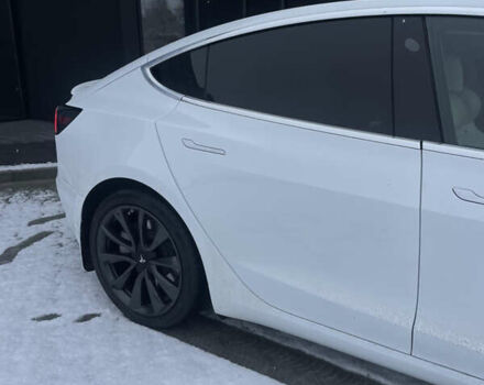 Белый Тесла Модель 3, объемом двигателя 0 л и пробегом 105 тыс. км за 18500 $, фото 5 на Automoto.ua