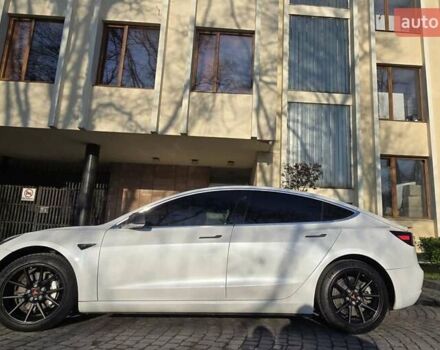 Белый Тесла Модель 3, объемом двигателя 0 л и пробегом 98 тыс. км за 19150 $, фото 4 на Automoto.ua