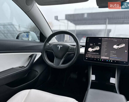 Білий Тесла Модель 3, об'ємом двигуна 0 л та пробігом 118 тис. км за 14999 $, фото 87 на Automoto.ua