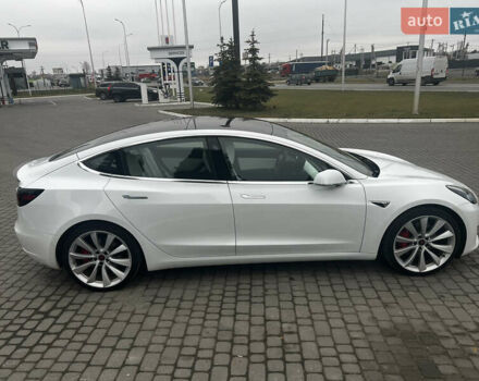 Белый Тесла Модель 3, объемом двигателя 0 л и пробегом 85 тыс. км за 19399 $, фото 2 на Automoto.ua