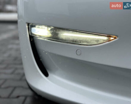 Білий Тесла Модель 3, об'ємом двигуна 0 л та пробігом 118 тис. км за 14999 $, фото 11 на Automoto.ua