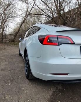 Білий Тесла Модель 3, об'ємом двигуна 0 л та пробігом 160 тис. км за 17000 $, фото 10 на Automoto.ua