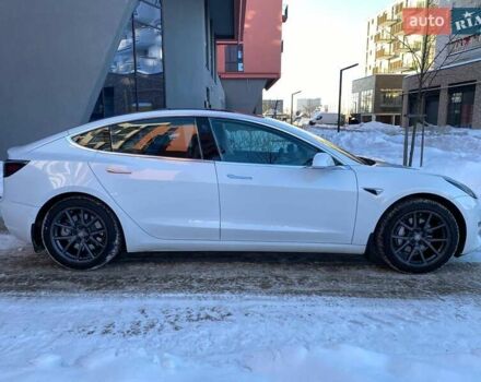 Білий Тесла Модель 3, об'ємом двигуна 0 л та пробігом 99 тис. км за 18200 $, фото 4 на Automoto.ua