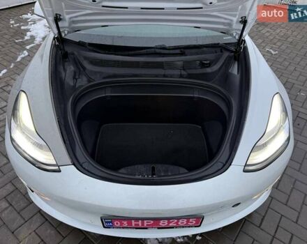 Білий Тесла Модель 3, об'ємом двигуна 0 л та пробігом 123 тис. км за 12800 $, фото 10 на Automoto.ua