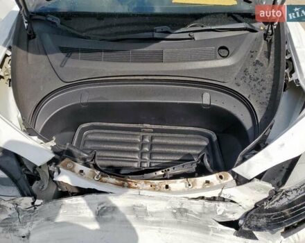 Білий Тесла Модель 3, об'ємом двигуна 0 л та пробігом 105 тис. км за 3000 $, фото 11 на Automoto.ua