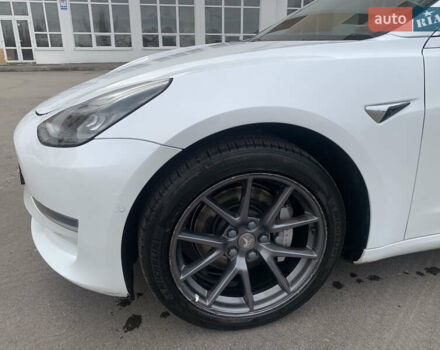 Тесла Модель 3 2018 у Києві на Automoto.ua Білий Тесла Модель 3, об'ємом двигуна 0 л та пробігом 65 тис. км за 15300 $, фото 4 на Automoto.ua