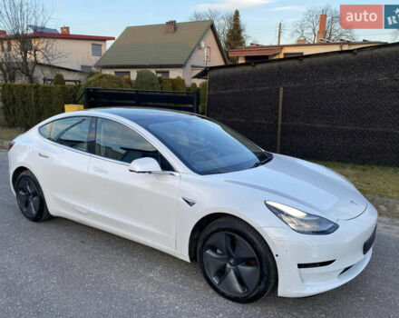 Белый Тесла Модель 3, объемом двигателя 0 л и пробегом 81 тыс. км за 15500 $, фото 1 на Automoto.ua