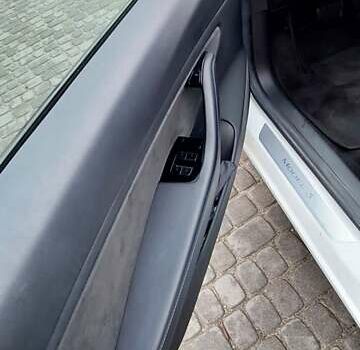 Белый Тесла Модель 3, объемом двигателя 0 л и пробегом 123 тыс. км за 17300 $, фото 9 на Automoto.ua