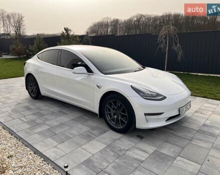 Белый Тесла Модель 3, объемом двигателя 0 л и пробегом 132 тыс. км за 20100 $, фото 12 на Automoto.ua