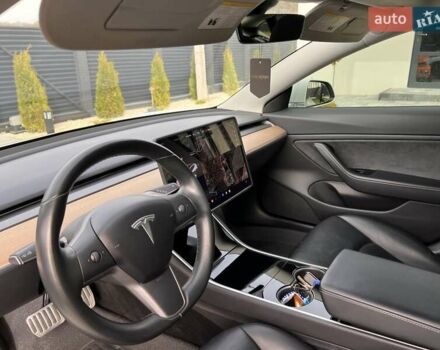 Белый Тесла Модель 3, объемом двигателя 0 л и пробегом 132 тыс. км за 20100 $, фото 33 на Automoto.ua