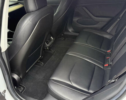 Білий Тесла Модель 3, об'ємом двигуна 0 л та пробігом 123 тис. км за 18000 $, фото 6 на Automoto.ua