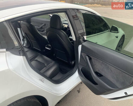 Тесла Модель 3 2018 у Києві на Automoto.ua Білий Тесла Модель 3, об'ємом двигуна 0 л та пробігом 65 тис. км за 15300 $, фото 21 на Automoto.ua