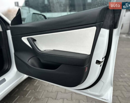 Білий Тесла Модель 3, об'ємом двигуна 0 л та пробігом 118 тис. км за 14999 $, фото 105 на Automoto.ua