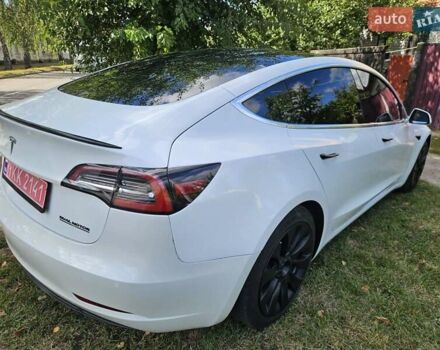 Белый Тесла Модель 3, объемом двигателя 0 л и пробегом 212 тыс. км за 16900 $, фото 4 на Automoto.ua