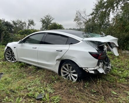 Тесла Модель 3 2018 в Кременце на Automoto.ua Белый Тесла Модель 3, объемом двигателя 0 л и пробегом 200 тыс. км за 6000 $, фото 2 на Automoto.ua