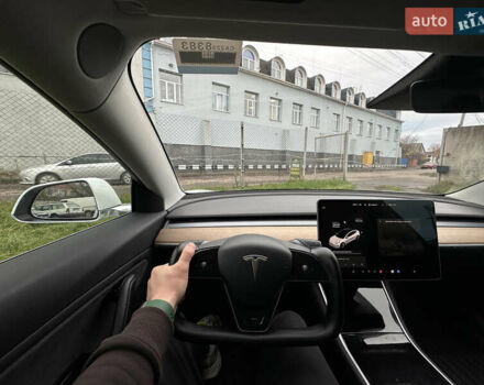 Белый Тесла Модель 3, объемом двигателя 0 л и пробегом 202 тыс. км за 13900 $, фото 24 на Automoto.ua