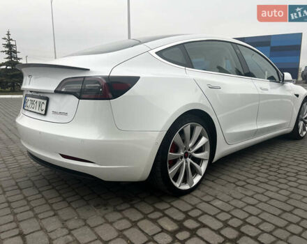 Белый Тесла Модель 3, объемом двигателя 0 л и пробегом 85 тыс. км за 19399 $, фото 7 на Automoto.ua