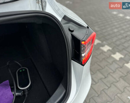 Білий Тесла Модель 3, об'ємом двигуна 0 л та пробігом 118 тис. км за 14999 $, фото 93 на Automoto.ua