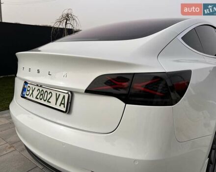 Белый Тесла Модель 3, объемом двигателя 0 л и пробегом 132 тыс. км за 20100 $, фото 34 на Automoto.ua