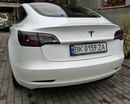 Белый Тесла Модель 3, объемом двигателя 0 л и пробегом 123 тыс. км за 16595 $, фото 9 на Automoto.ua