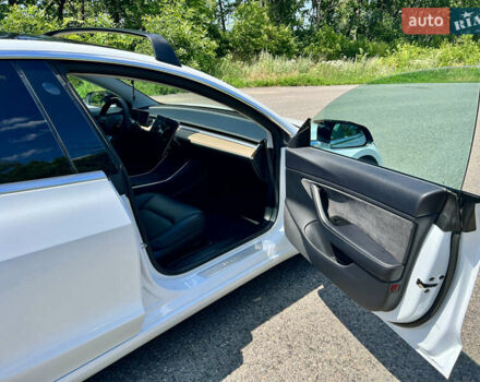 Тесла Модель 3 2018 у Александрие на Automoto.ua Білий Тесла Модель 3, об'ємом двигуна 0 л та пробігом 160 тис. км за 18600 $, фото 16 на Automoto.ua