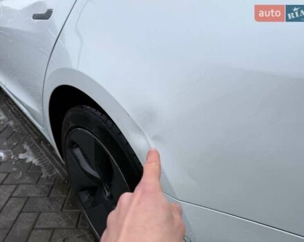 Білий Тесла Модель 3, об'ємом двигуна 0 л та пробігом 123 тис. км за 12800 $, фото 7 на Automoto.ua