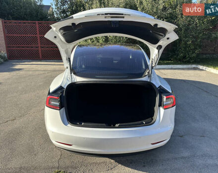 Білий Тесла Модель 3, об'ємом двигуна 0 л та пробігом 94 тис. км за 16800 $, фото 13 на Automoto.ua