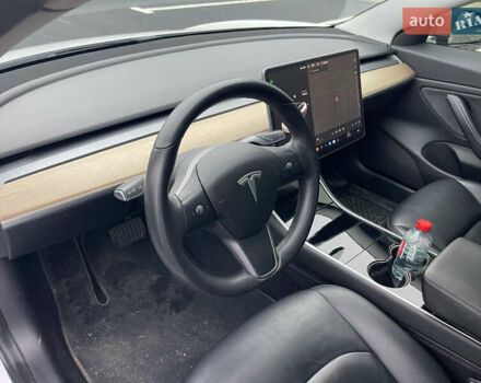 Белый Тесла Модель 3, объемом двигателя 0 л и пробегом 73 тыс. км за 17000 $, фото 24 на Automoto.ua