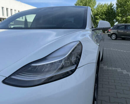 Білий Тесла Модель 3, об'ємом двигуна 0 л та пробігом 58 тис. км за 16500 $, фото 3 на Automoto.ua